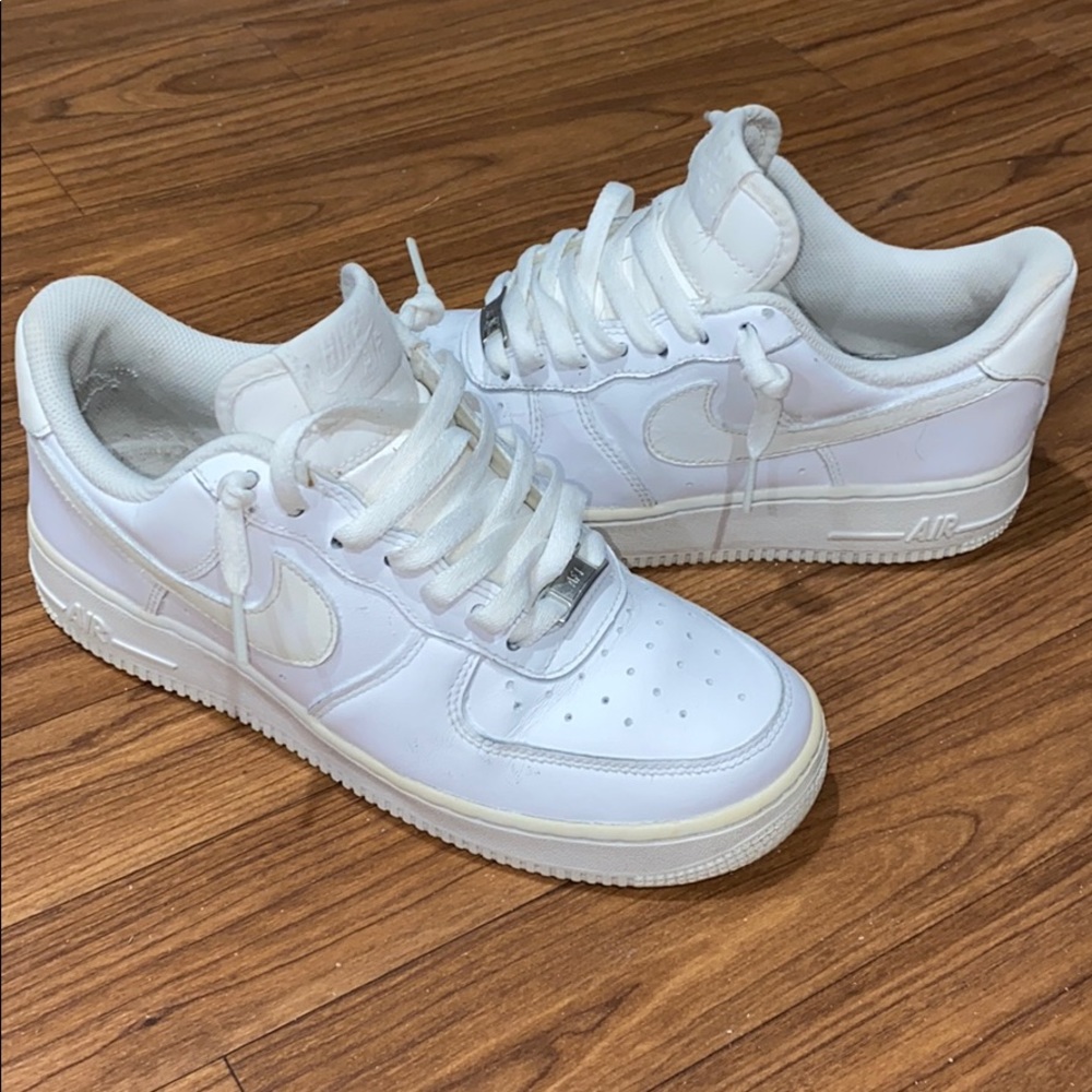 White nike Air Force 1’s
